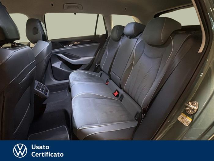 AutoVega - VOLKSWAGEN Passat | ID 32011