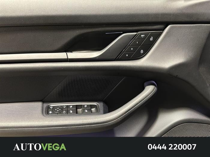 AutoVega - PORSCHE Taycan | ID 36281