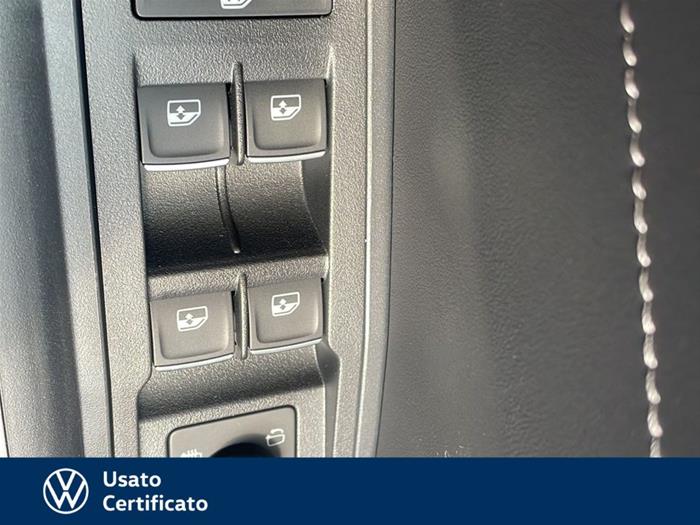 AutoVega - VOLKSWAGEN T-Roc | ID 35581