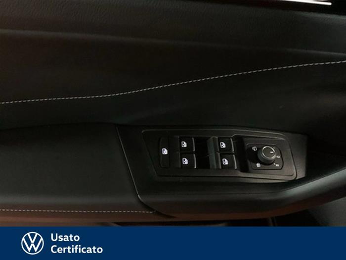 AutoVega - VOLKSWAGEN T-Roc | ID 37528
