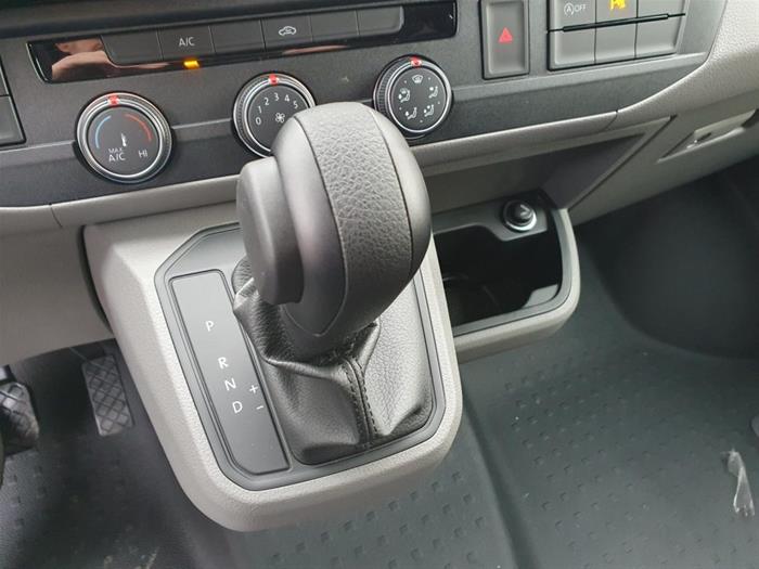 AutoVega - VOLKSWAGEN T6.1 Transporter | ID 37676
