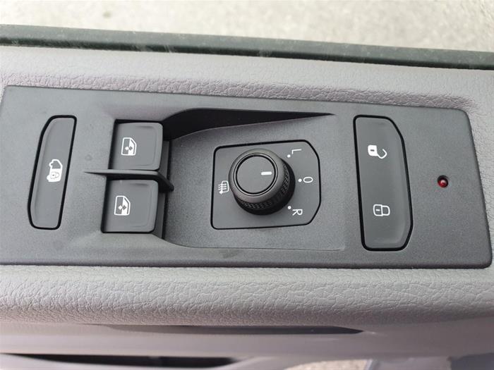 AutoVega - VOLKSWAGEN T6.1 Transporter | ID 37676