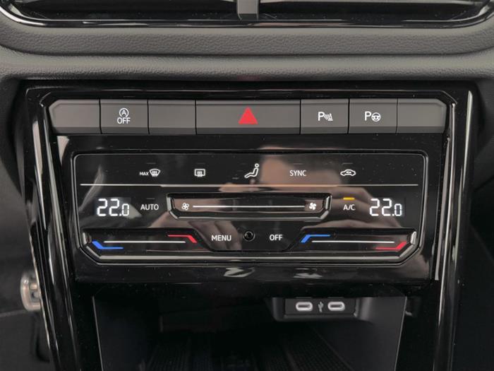 AutoVega - VOLKSWAGEN T-Roc | ID 38423