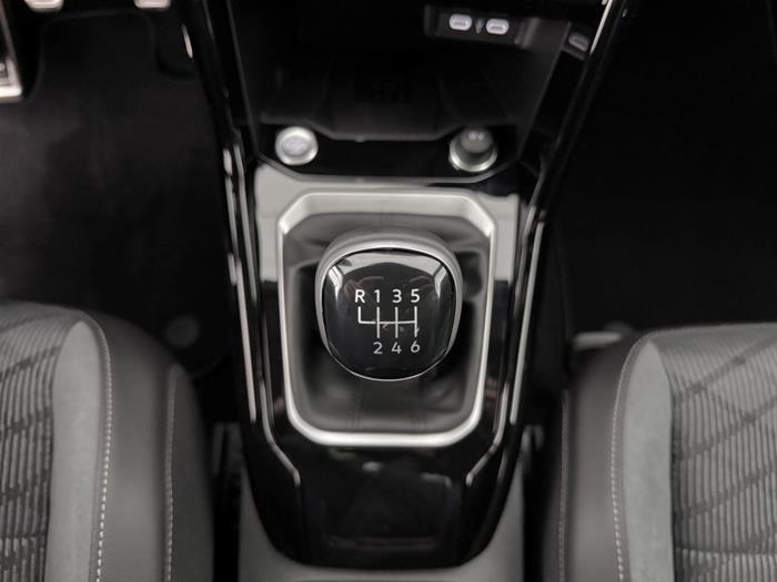 AutoVega - VOLKSWAGEN T-Roc | ID 38423