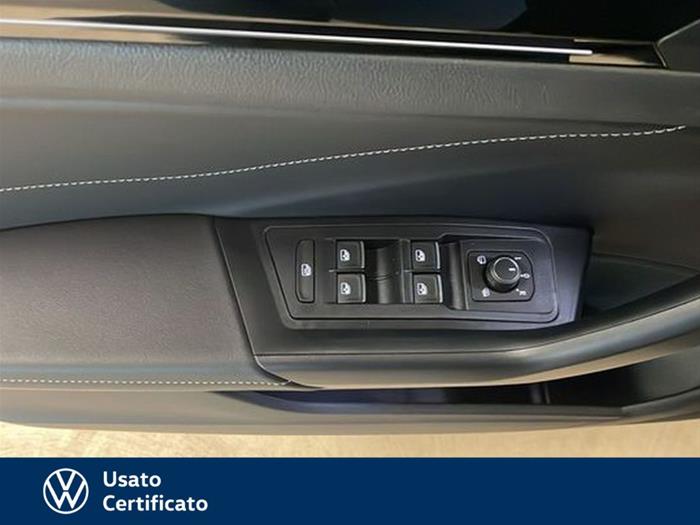 AutoVega - VOLKSWAGEN T-Roc | ID 40258