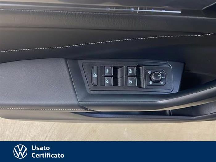 AutoVega - VOLKSWAGEN T-Roc | ID 40350