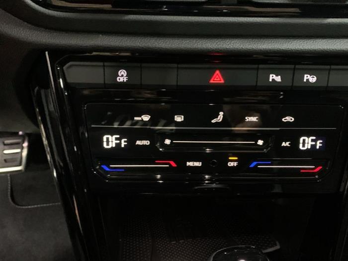 AutoVega - VOLKSWAGEN T-Roc | ID 40703