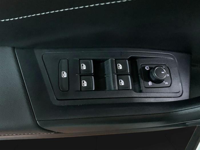 AutoVega - VOLKSWAGEN T-Roc | ID 40703