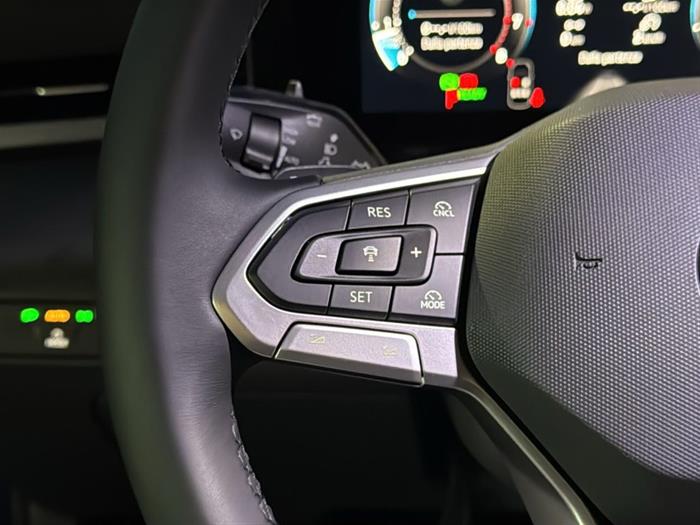 AutoVega - VOLKSWAGEN T-Roc | ID 40699