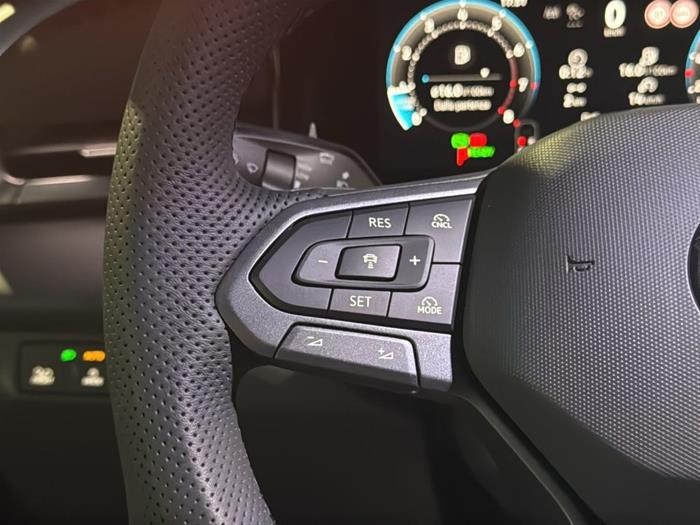 AutoVega - VOLKSWAGEN T-Roc | ID 40723