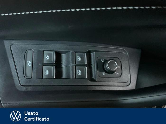 AutoVega - VOLKSWAGEN T-Roc | ID 40832