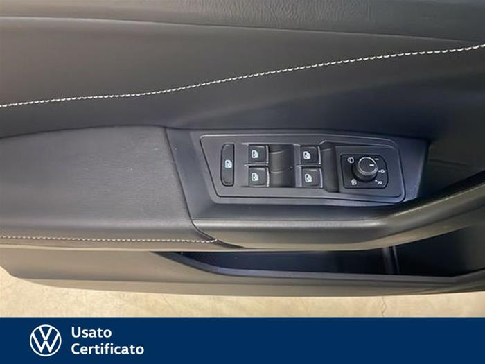 AutoVega - VOLKSWAGEN T-Roc | ID 40845