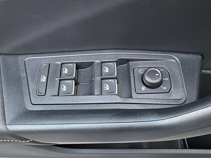 AutoVega - VOLKSWAGEN T-Roc | ID 40912