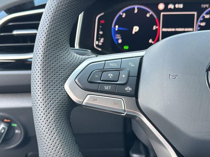 AutoVega - VOLKSWAGEN T-Roc | ID 40912