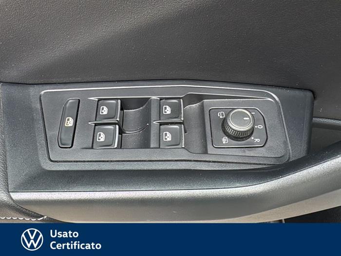 AutoVega - VOLKSWAGEN T-Roc | ID 40958