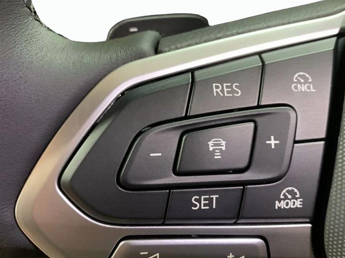 AutoVega - VOLKSWAGEN T-Roc | ID 41000