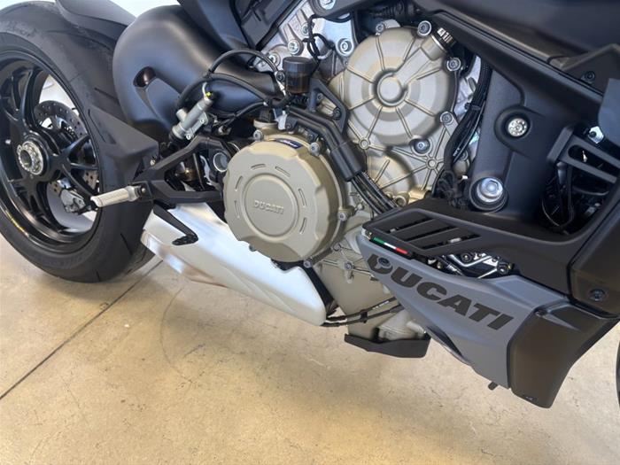 AutoVega - DUCATI Streetfighter V4 | ID 41158