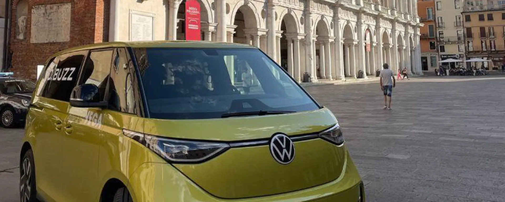 slider SALOTTO D'INCONTRO SULL'AUTOMOBILE ELETTRICA 2023