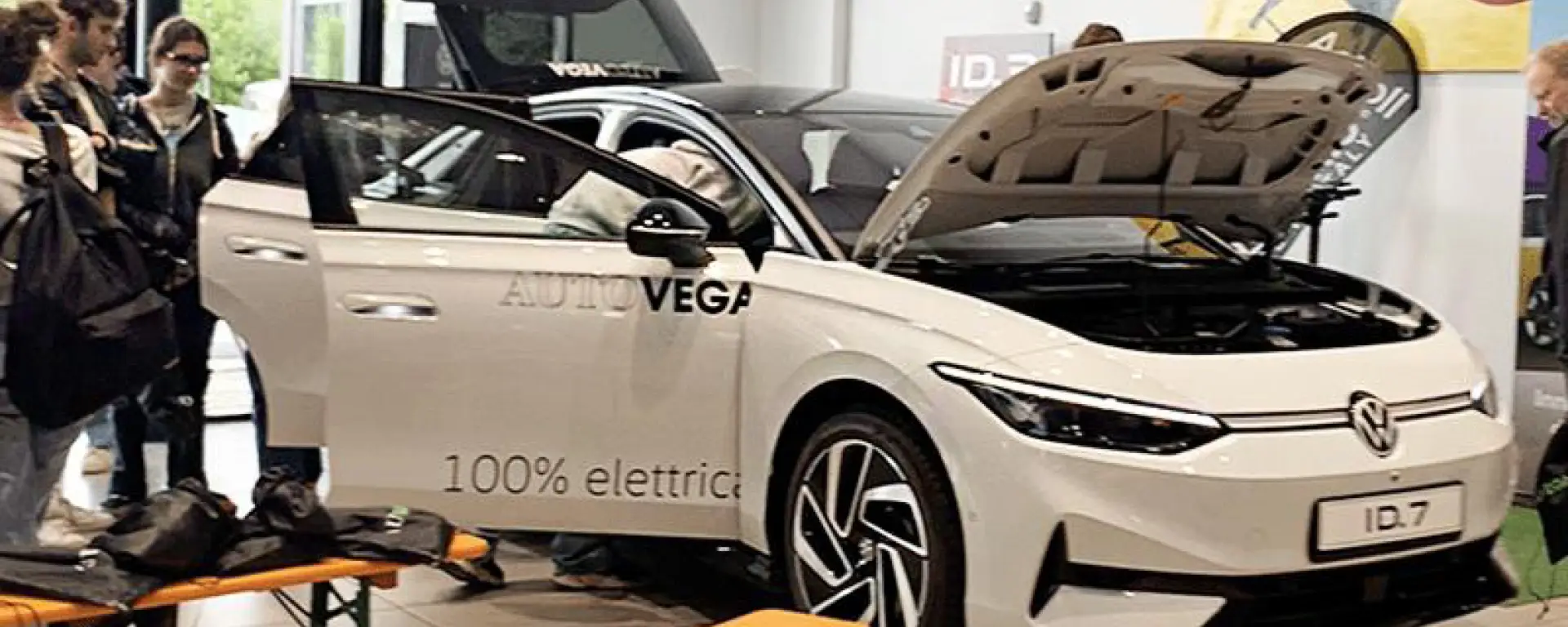 slider Esplorando il Futuro: il Liceo Scientifico Da Vinci sperimenta le auto del futuro con Autovega!